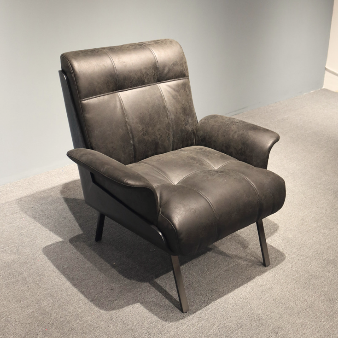 Janey – Maskulin och industriell fåtölj